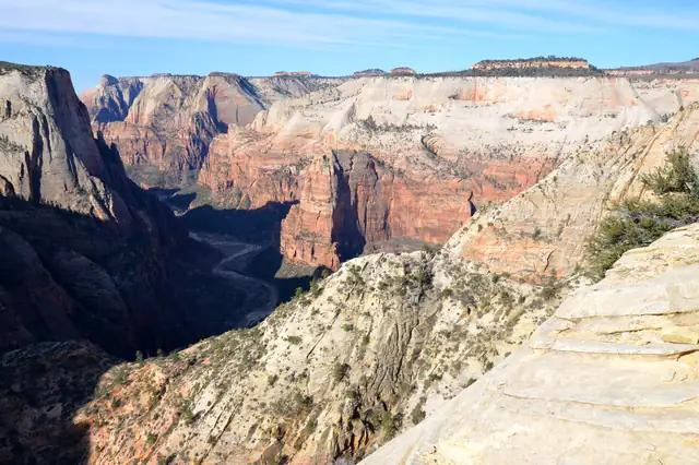 The view from Observation Point over pale and red sandstone cliffs of Zion Canyon.